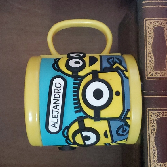 DESPICABLE ME MINION CUP UNIVERSAL STUDIOS PERSONALIZED ALEJANDRO - Picture 5 of 5